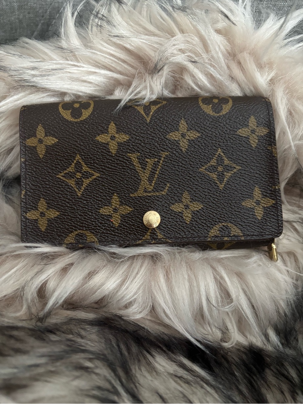 Flash sale!!!Louis Vuitton Monogram compact Wallet